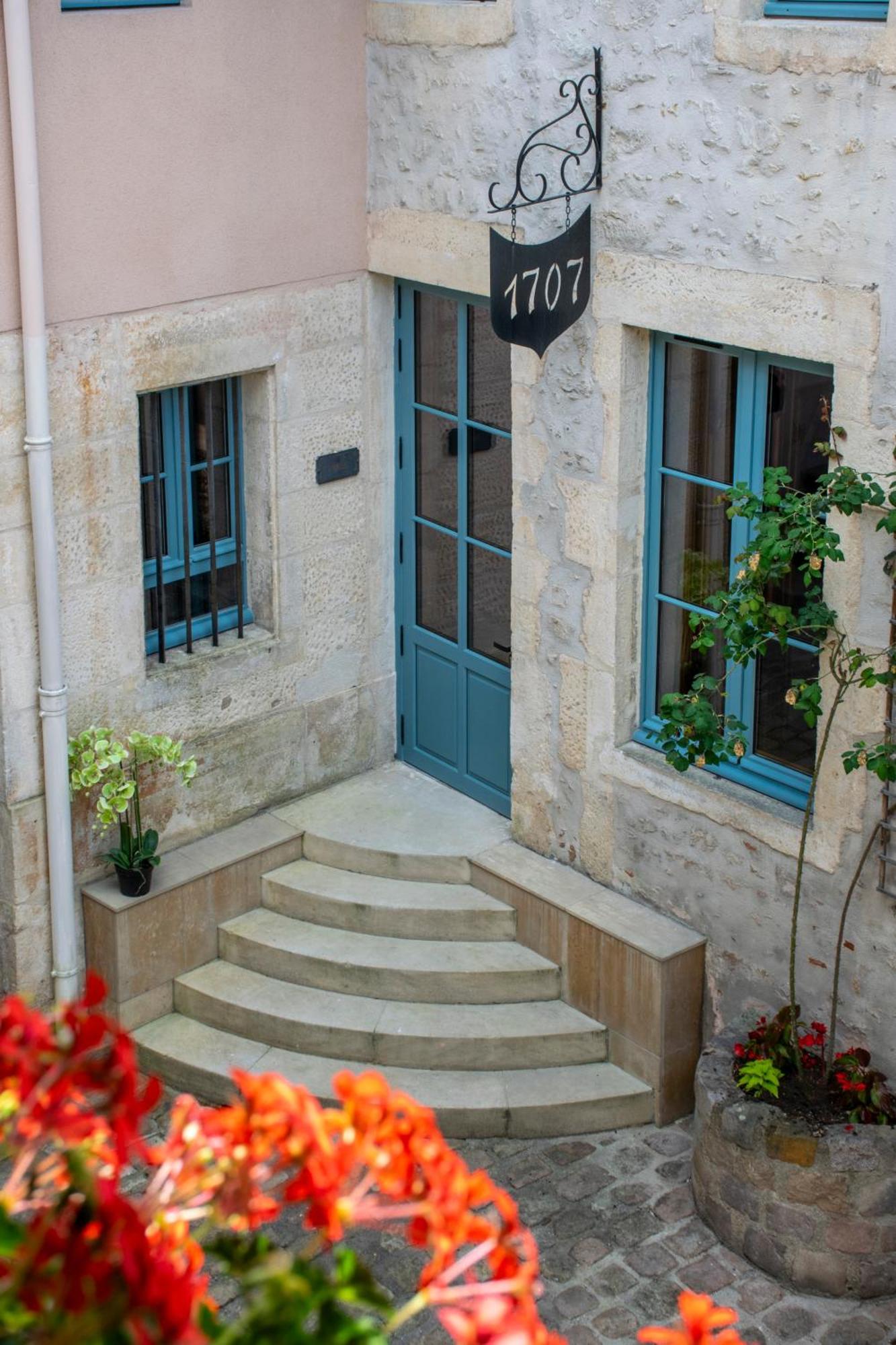 Hotel De La Poste Авалон Екстериор снимка
