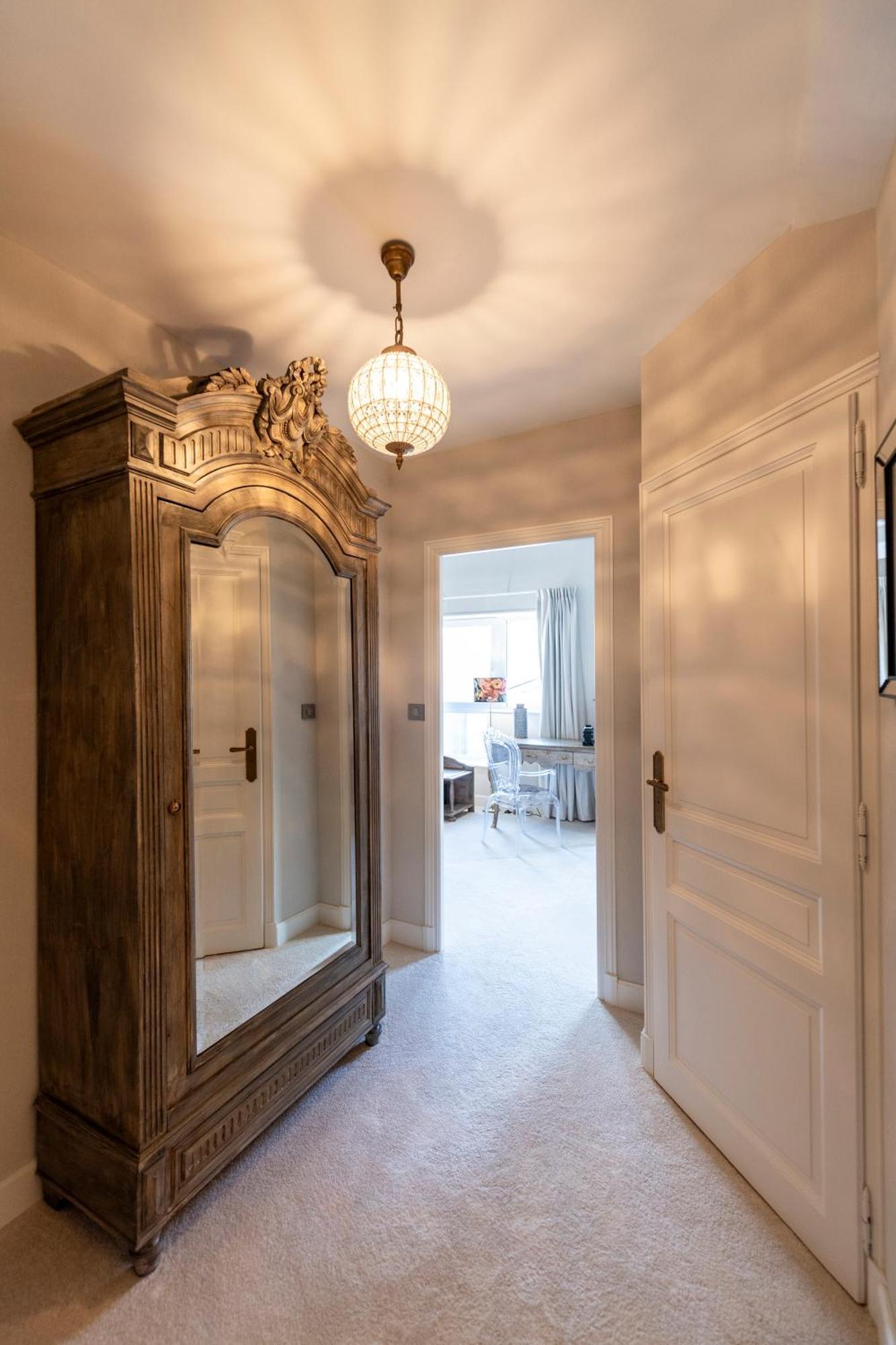 Hotel De La Poste Авалон Екстериор снимка