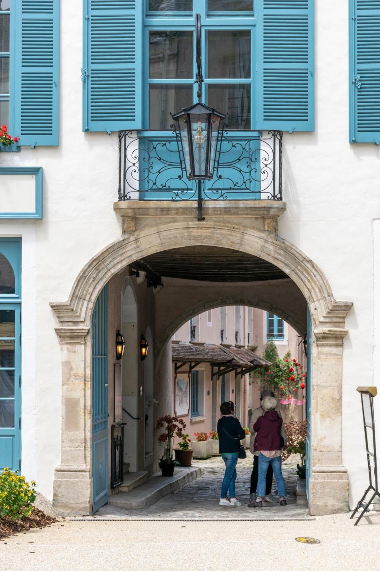 Hotel De La Poste Авалон Екстериор снимка