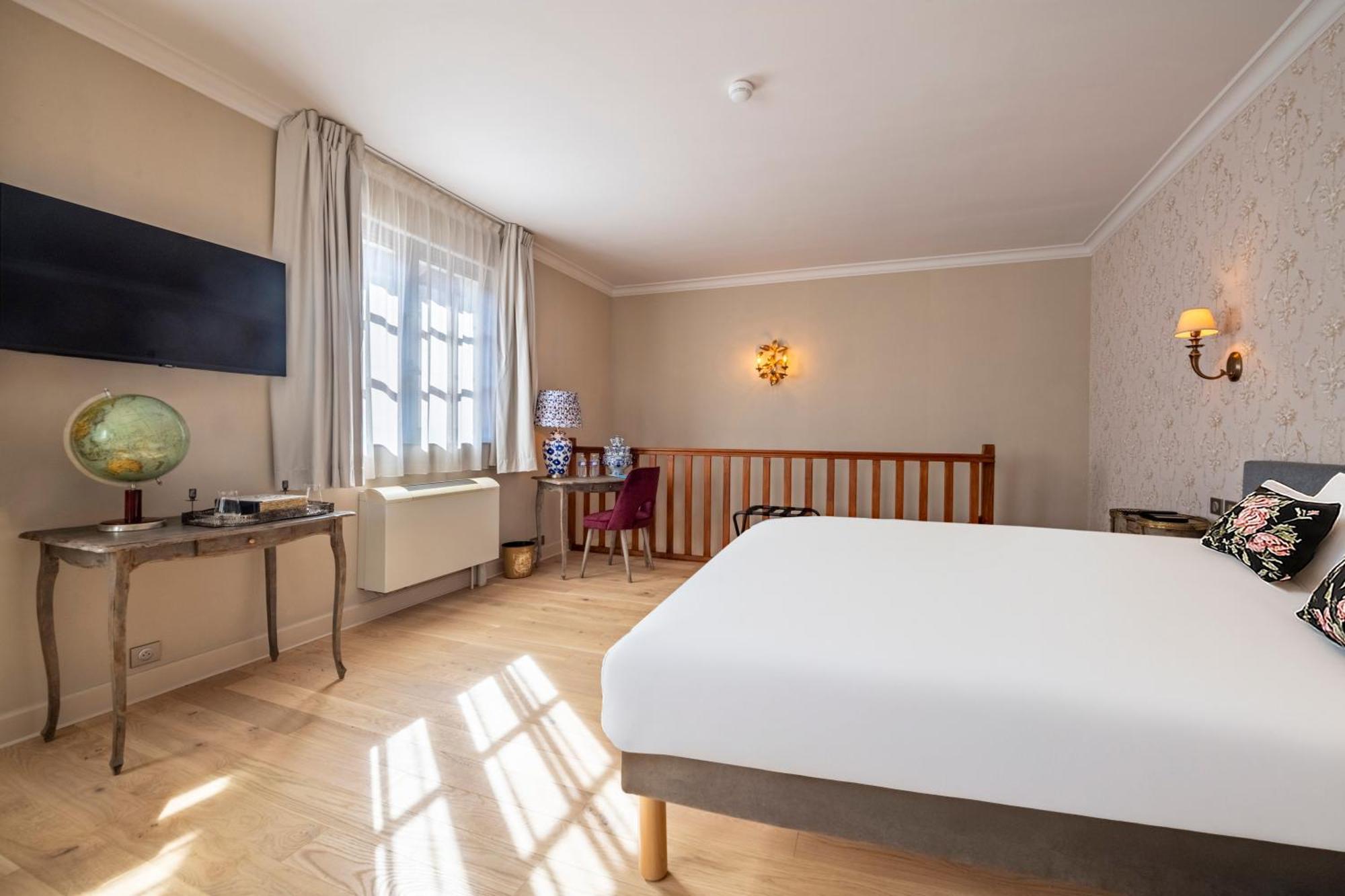 Hotel De La Poste Авалон Екстериор снимка