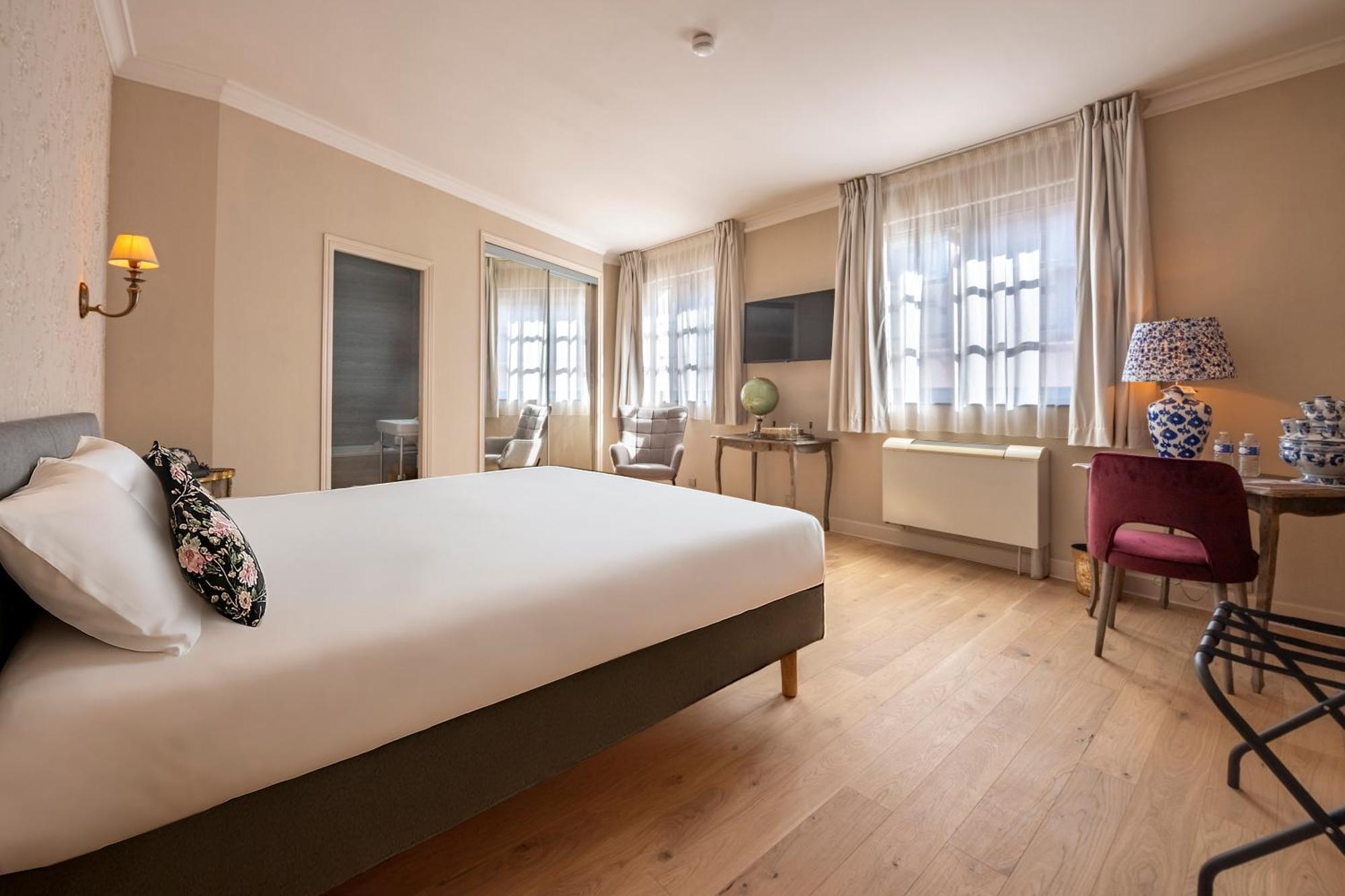 Hotel De La Poste Авалон Екстериор снимка